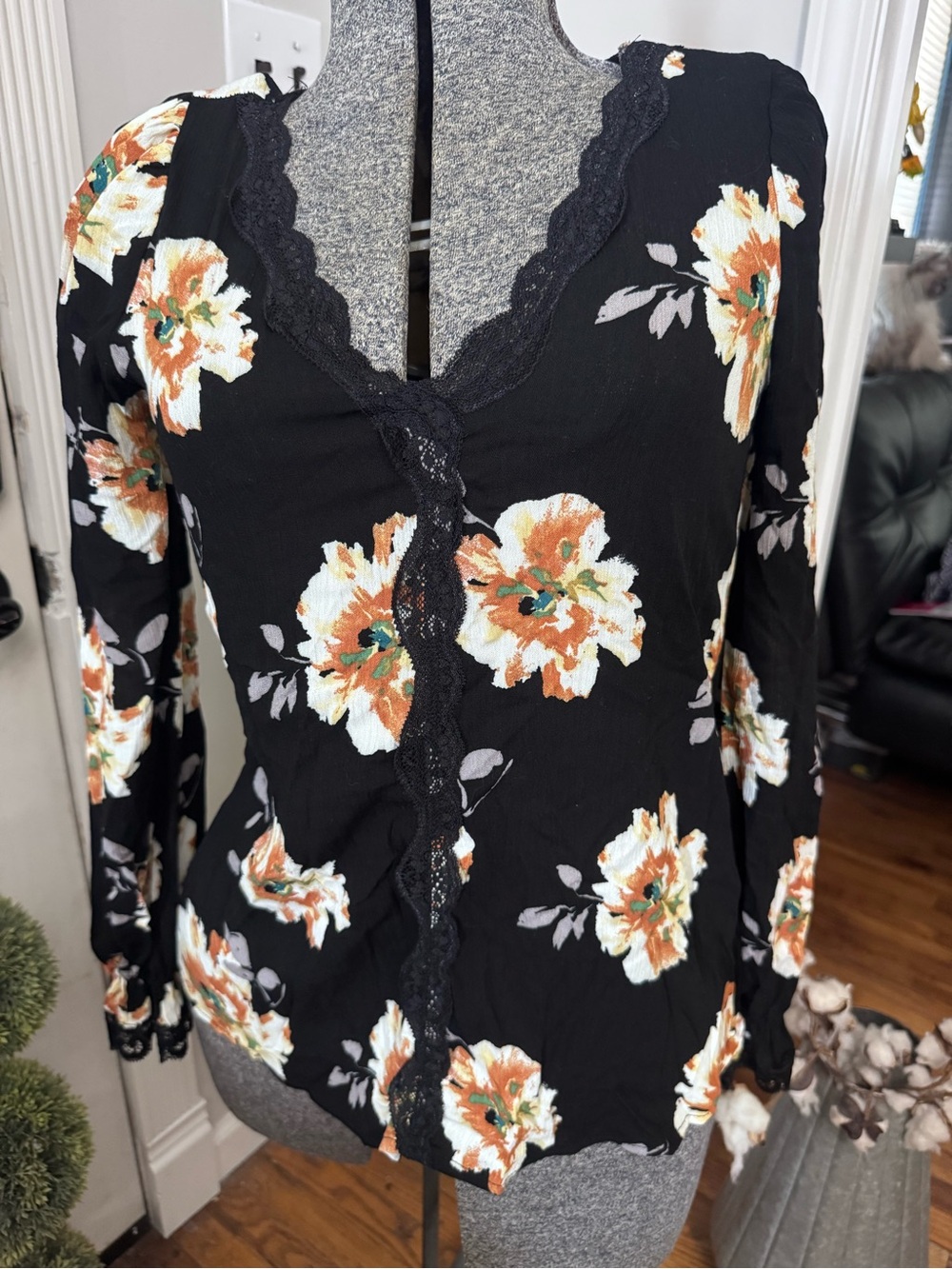 Women’s Pulse  Black Floral Lace-Trim Long Sleeve Top XS